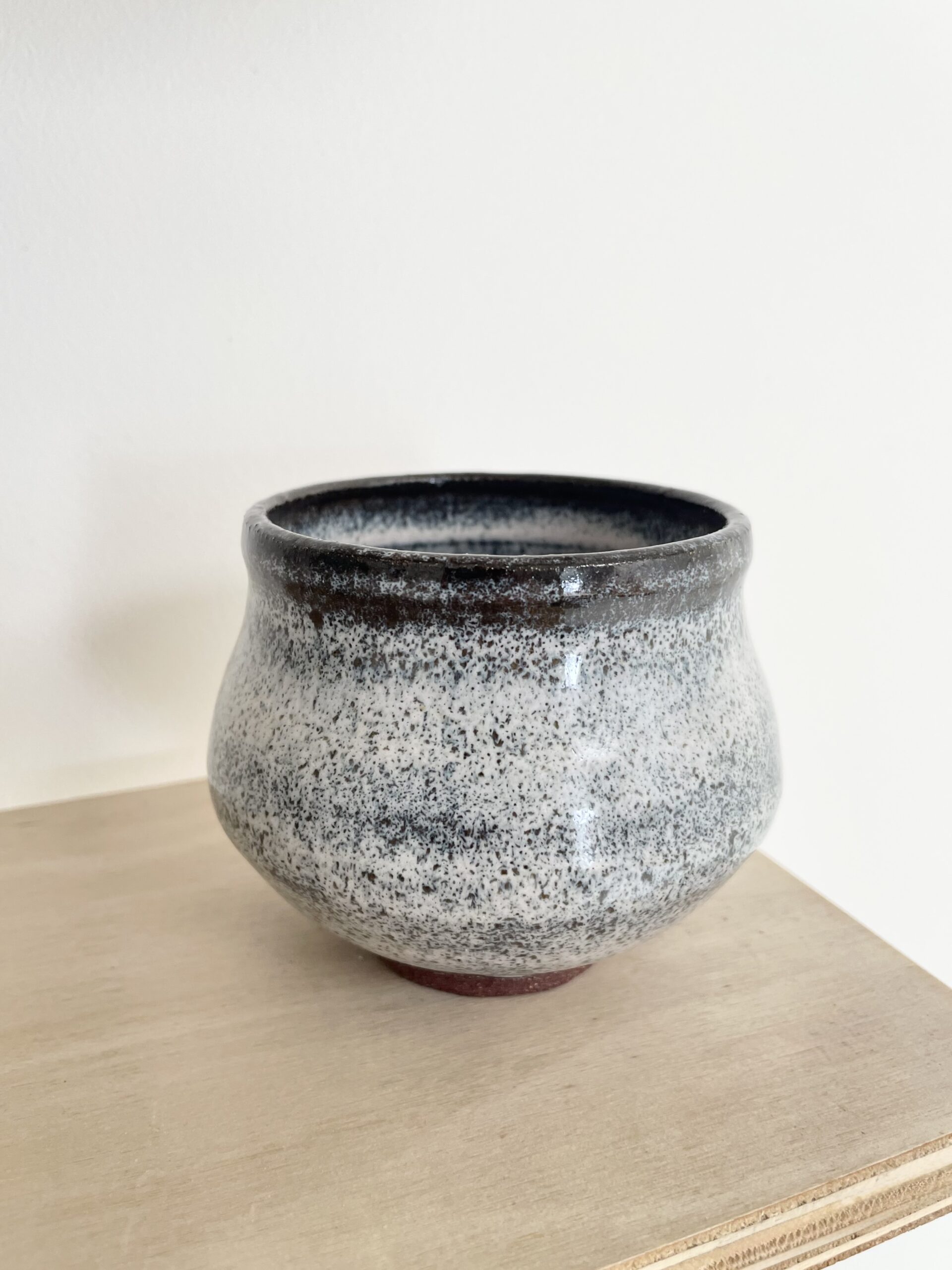 Bol en céramique artisanale fait main Lanterne Lunaire émail noir et blanc